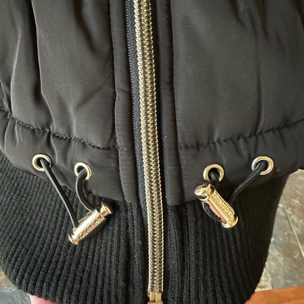 Calvin Klein vest with fur collar - Picture 3 of 5